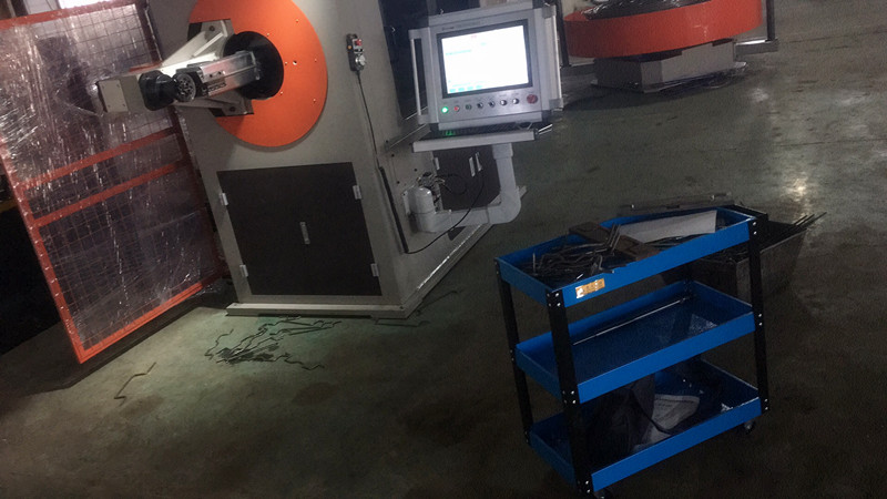 貝朗全自動(dòng)鋼絲折彎機(jī)正常運(yùn)作