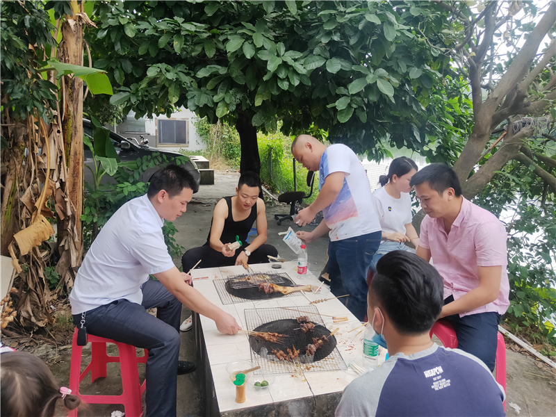 重陽節(jié)，貝朗金屬成型機(jī)械廠家員工相約戶外燒烤